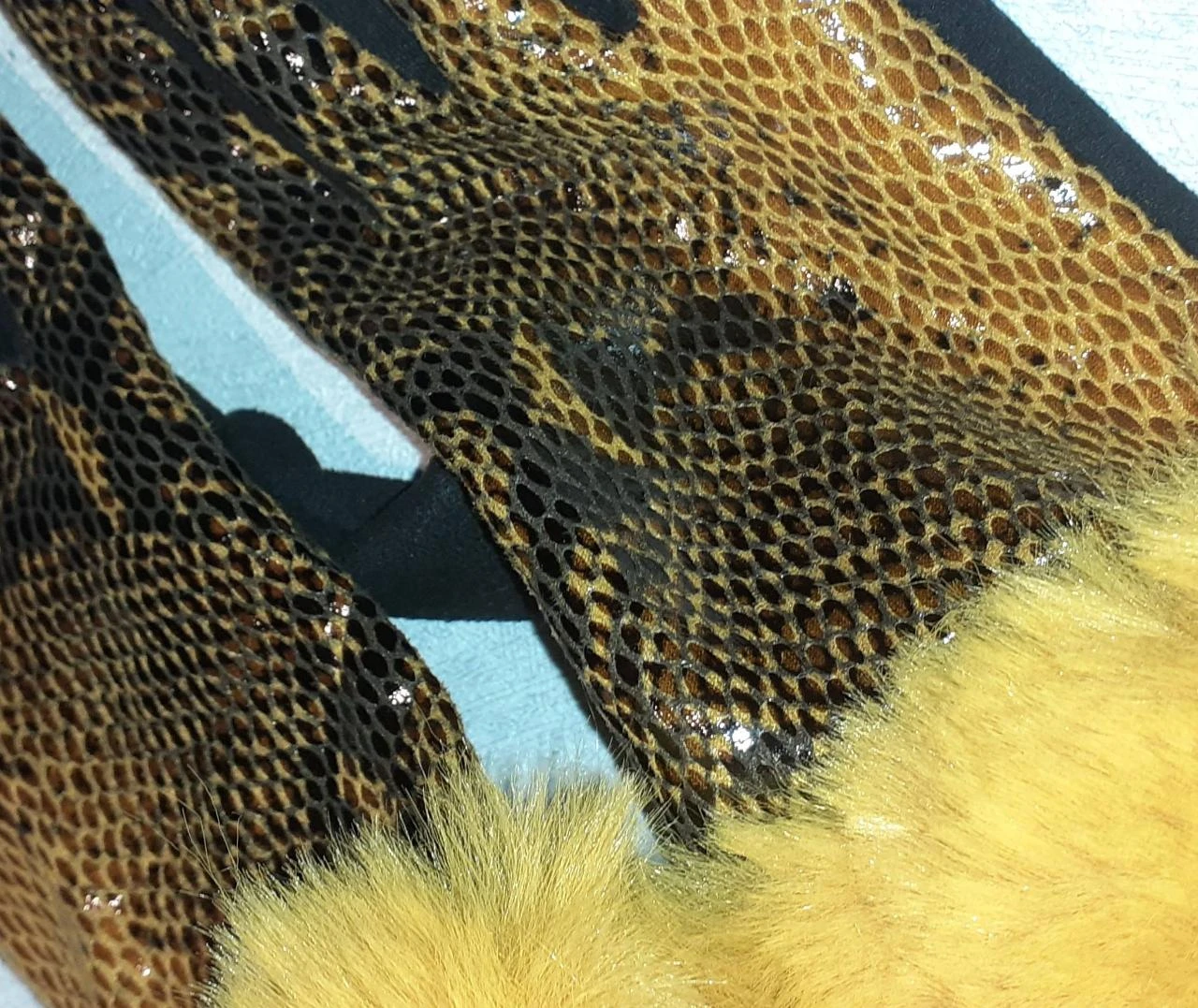gants rétro imprimé serpent et fausse fourrure TU – photo 2